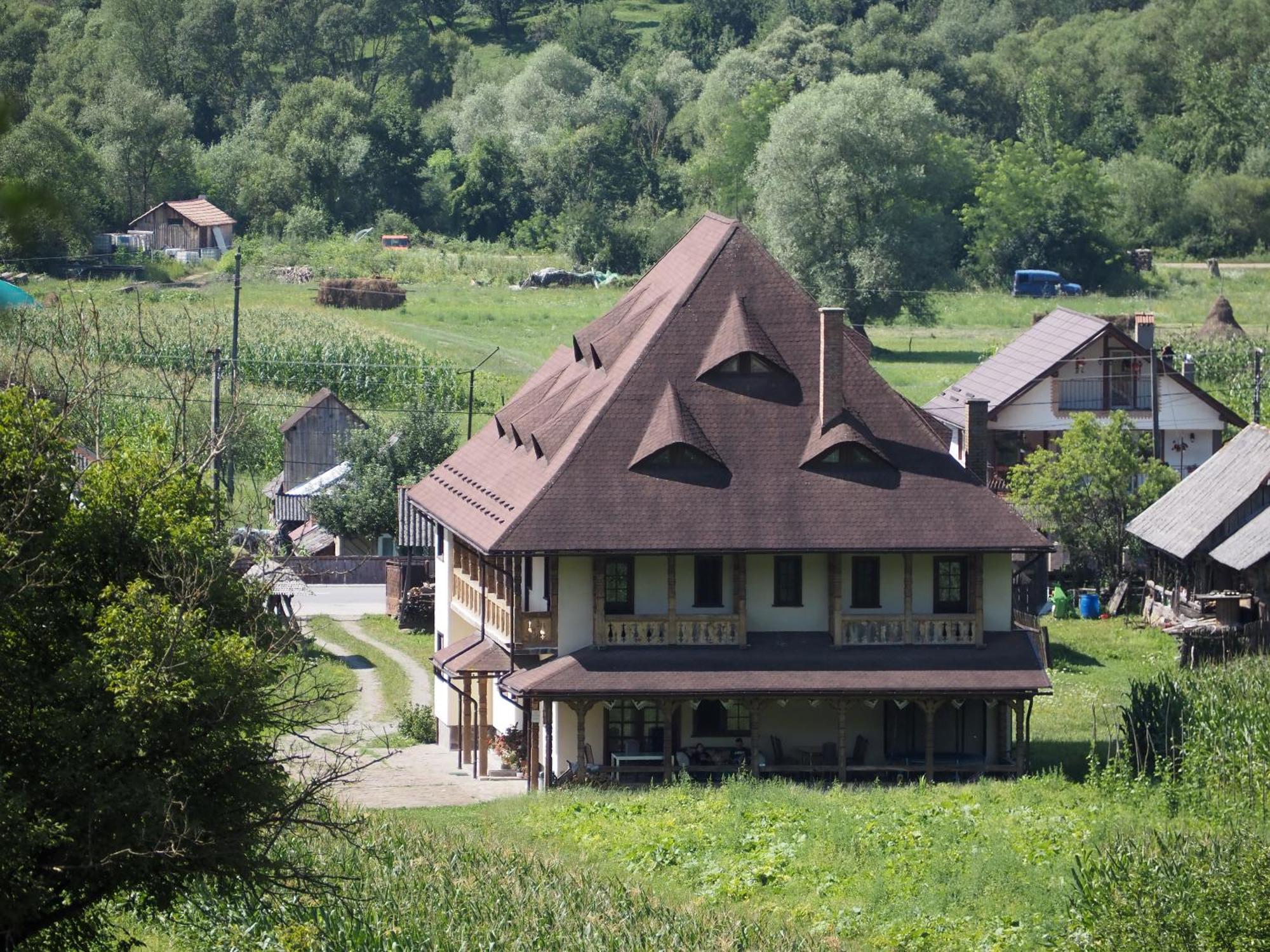 Pensiunea Sanziene Strîmtura Exterior foto