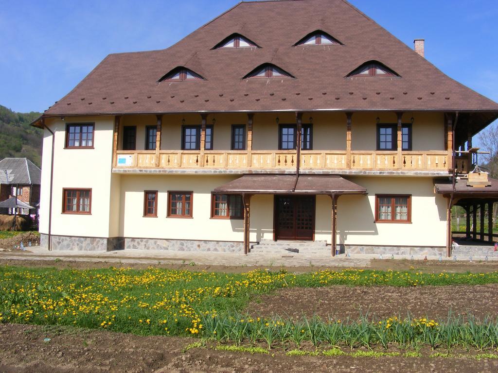 Pensiunea Sanziene Strîmtura Exterior foto