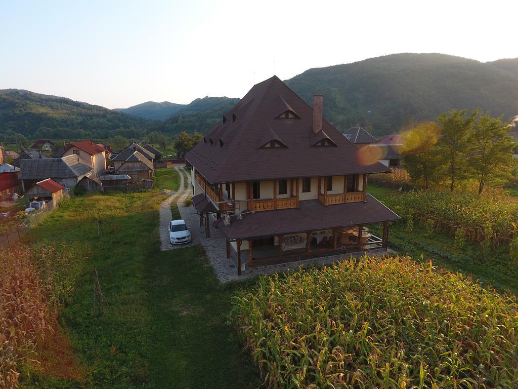 Pensiunea Sanziene Strîmtura Exterior foto