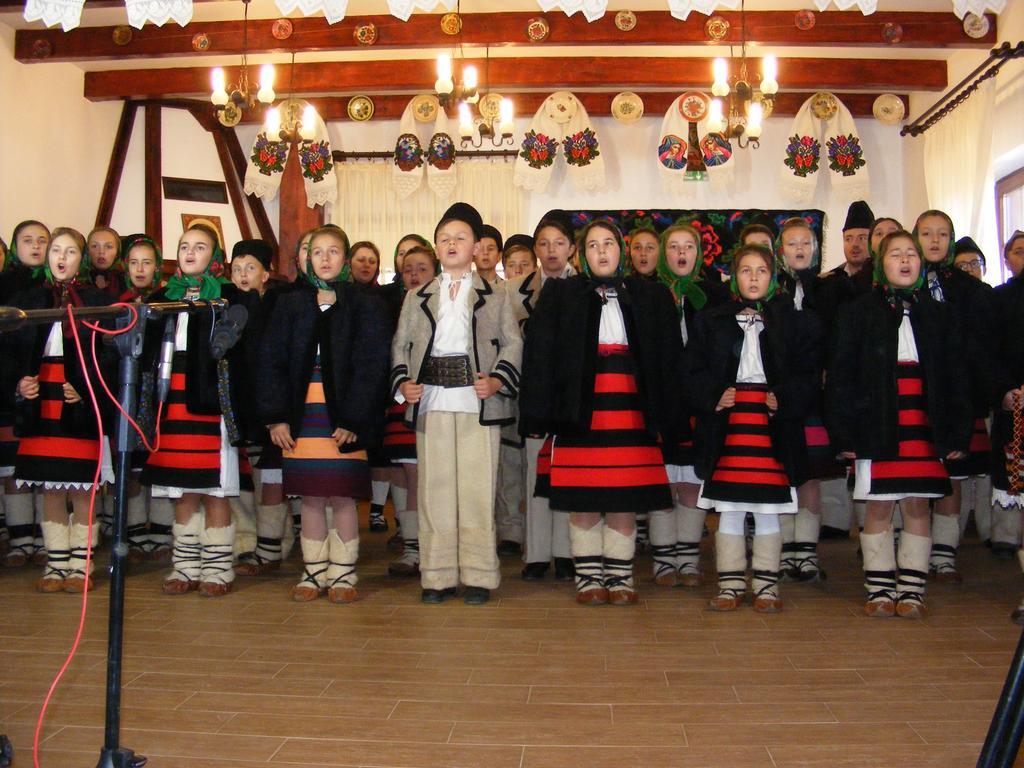 Pensiunea Sanziene Strîmtura Exterior foto