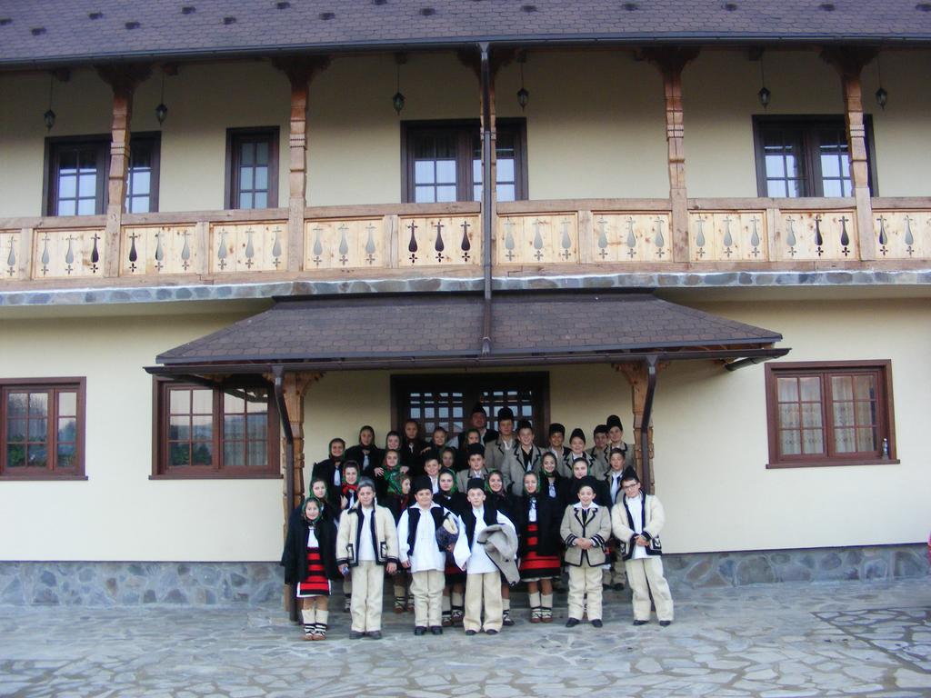 Pensiunea Sanziene Strîmtura Exterior foto